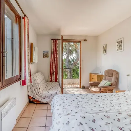 Hillside On Private Grounds With Views Villa